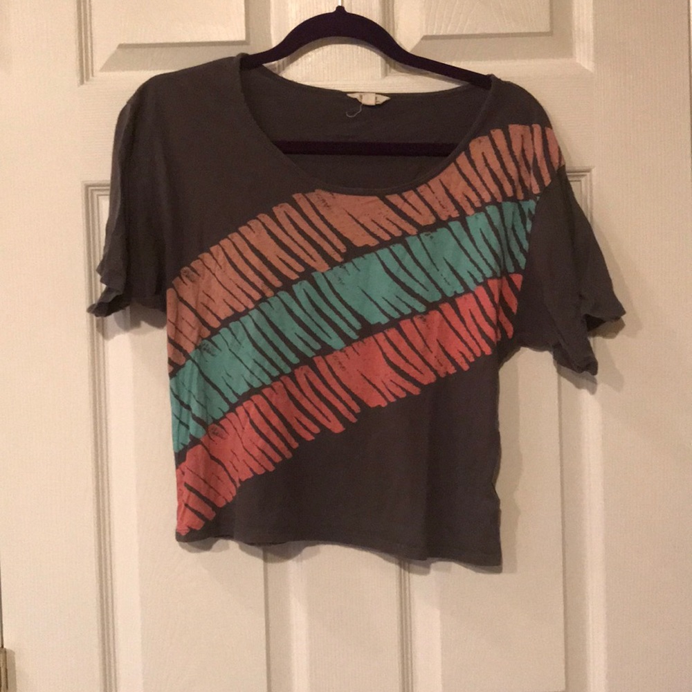 Short sleeve crop top.
